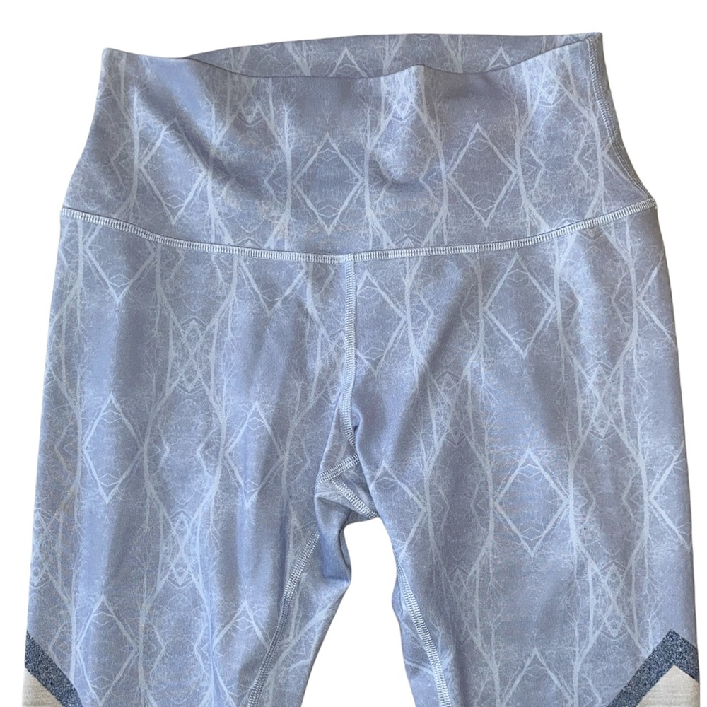 ALO Airbrush Tree Lace Sky Cropped Yoga Pants Leggings - S - Picture 4 of 13